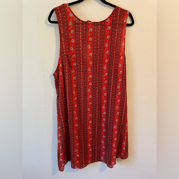 Sleeveless Dress With Tie Back - Picture 4 of 6